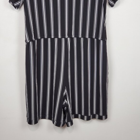 LuLaRoe Xanthe Romper Black White Striped Short Sleeve Pockets Size XL (16-18) - Picture 7 of 10